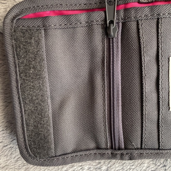 NWOT⭐️GAP💫 Gray/White Kitty Cat Wristlet Wallet - Picture 7 of 10